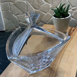 TRIANGULAR LIDDED CRYSTAL DISH  | Candy Dish